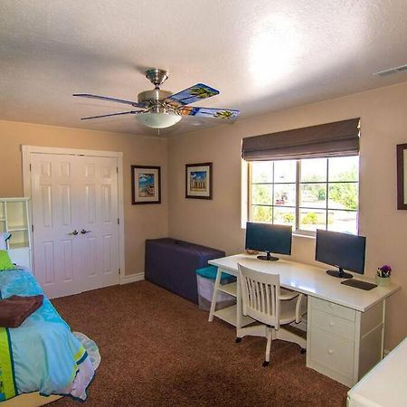 Parowan Tacit Shadow Resort Paradise Deluxe Suite, Gym, Coffee Bar, Hot-Tub, Free Laundry, Food Available מראה חיצוני תמונה