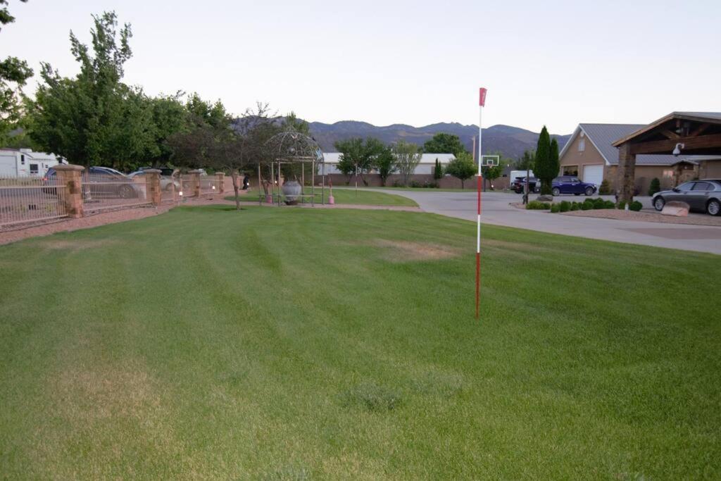 Parowan Tacit Shadow Resort Paradise Deluxe Suite, Gym, Coffee Bar, Hot-Tub, Free Laundry, Food Available מראה חיצוני תמונה