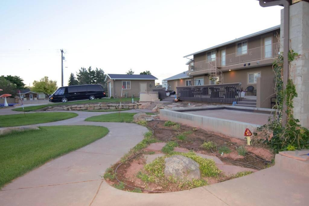 Parowan Tacit Shadow Resort Paradise Deluxe Suite, Gym, Coffee Bar, Hot-Tub, Free Laundry, Food Available מראה חיצוני תמונה