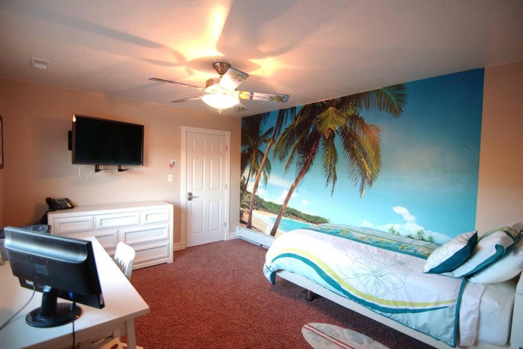 Parowan Tacit Shadow Resort Paradise Deluxe Suite, Gym, Coffee Bar, Hot-Tub, Free Laundry, Food Available מראה חיצוני תמונה