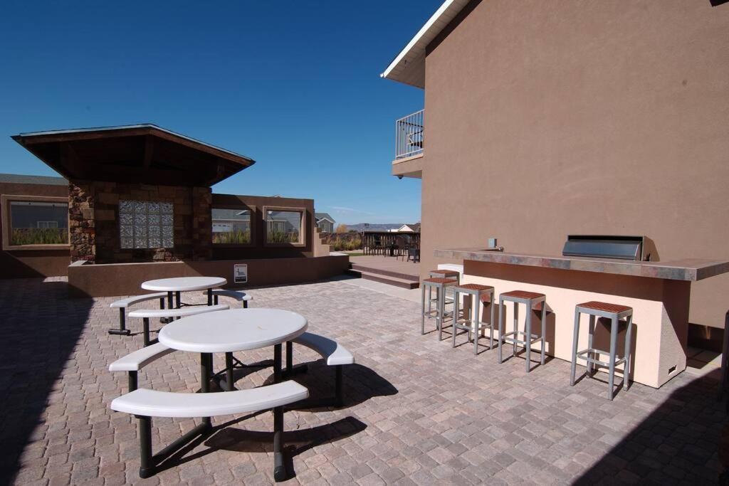 Parowan Tacit Shadow Resort Paradise Deluxe Suite, Gym, Coffee Bar, Hot-Tub, Free Laundry, Food Available מראה חיצוני תמונה