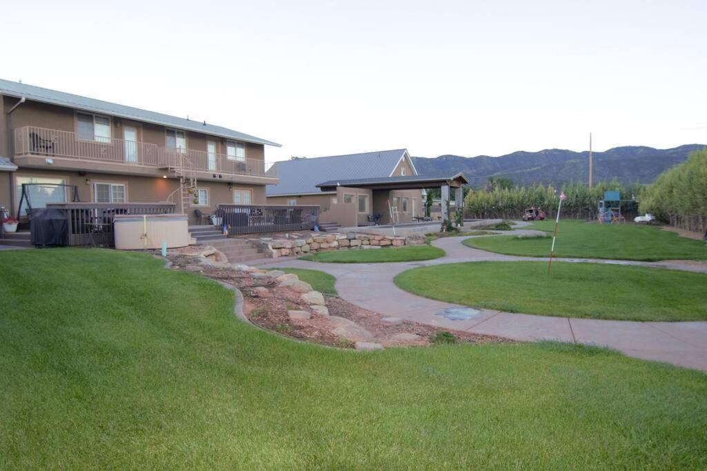 Parowan Tacit Shadow Resort Paradise Deluxe Suite, Gym, Coffee Bar, Hot-Tub, Free Laundry, Food Available מראה חיצוני תמונה
