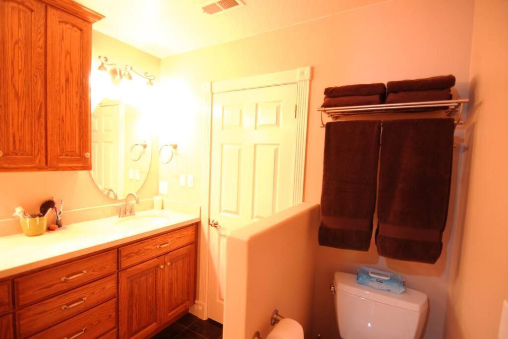Parowan Tacit Shadow Resort Paradise Deluxe Suite, Gym, Coffee Bar, Hot-Tub, Free Laundry, Food Available מראה חיצוני תמונה