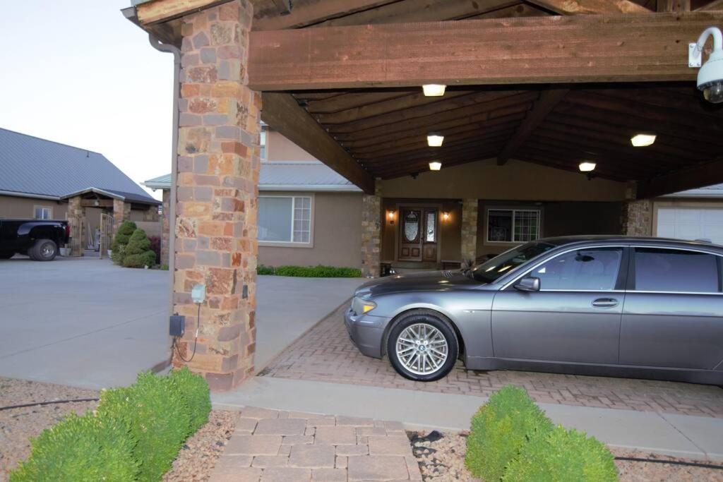 Parowan Tacit Shadow Resort Paradise Deluxe Suite, Gym, Coffee Bar, Hot-Tub, Free Laundry, Food Available מראה חיצוני תמונה