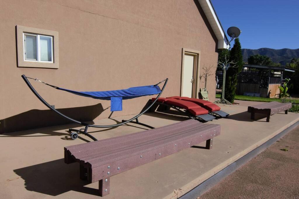 Parowan Tacit Shadow Resort Paradise Deluxe Suite, Gym, Coffee Bar, Hot-Tub, Free Laundry, Food Available מראה חיצוני תמונה