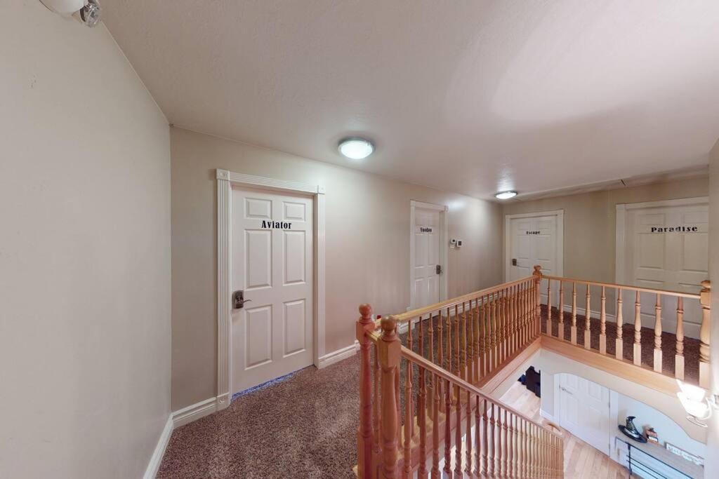 Parowan Tacit Shadow Resort Paradise Deluxe Suite, Gym, Coffee Bar, Hot-Tub, Free Laundry, Food Available מראה חיצוני תמונה