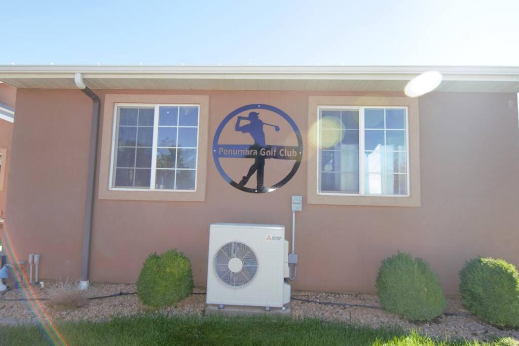 Parowan Tacit Shadow Resort Paradise Deluxe Suite, Gym, Coffee Bar, Hot-Tub, Free Laundry, Food Available מראה חיצוני תמונה